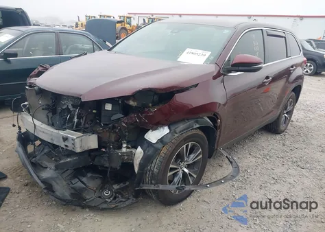 2019 Toyota Highlander Le Plus z USA, uszkodzony, nr VIN 5TDZZRFH5KS354031